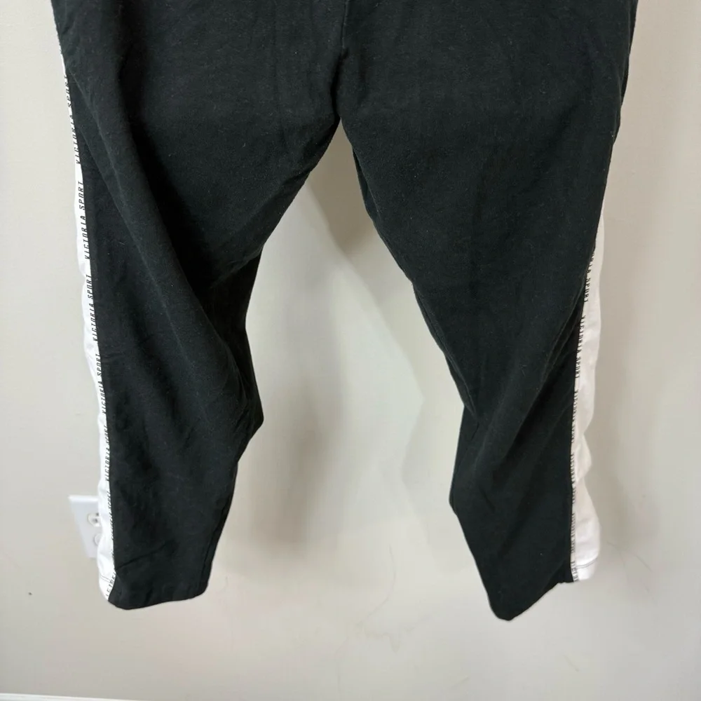 Victoria’s Secret Sport Cropped Leggings in Size Large - Picture 3 of 7
